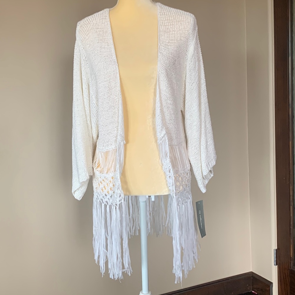 NY Collection creamy white spring sweater. Fringed hemline size medium in NWT